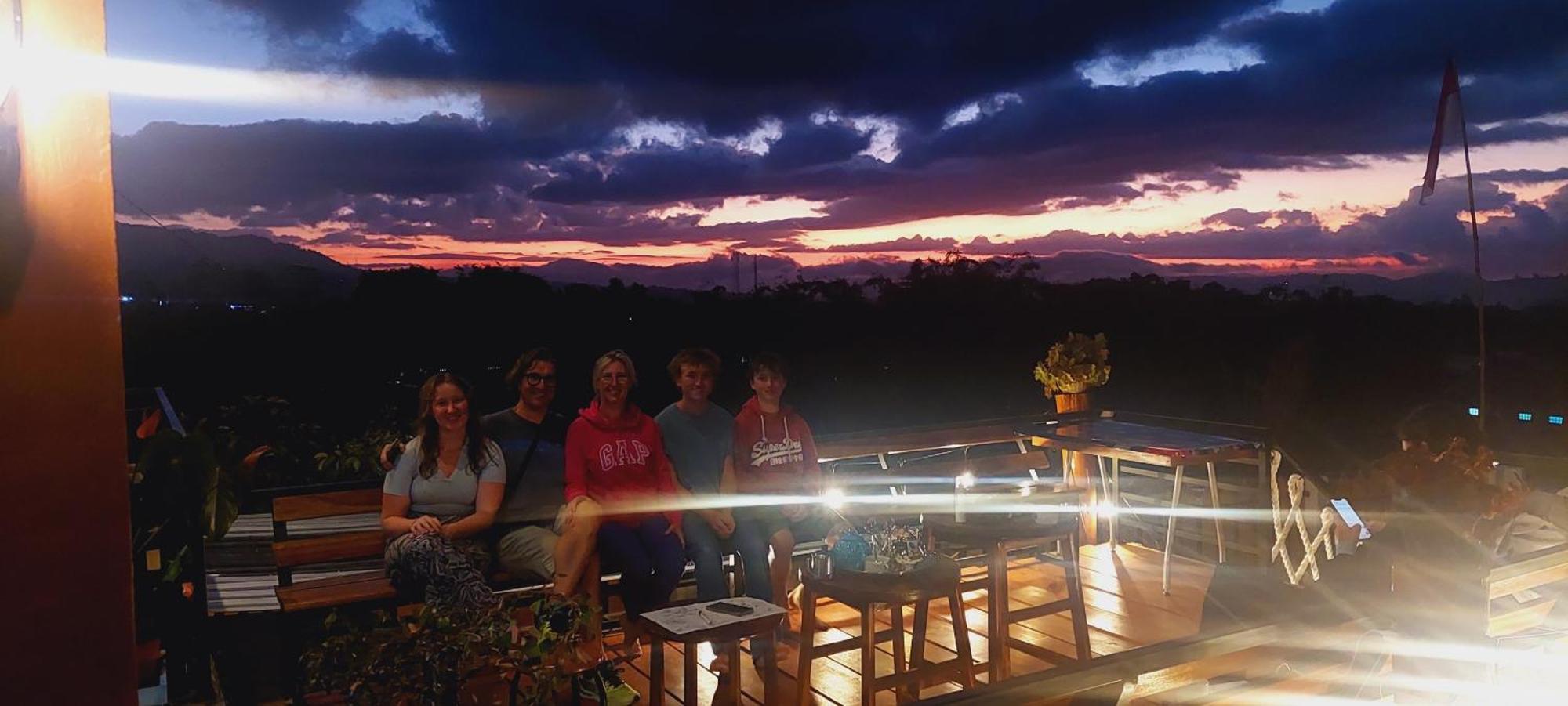 Kopa Hilltop - Family Guest Home Ruteng Buitenkant foto