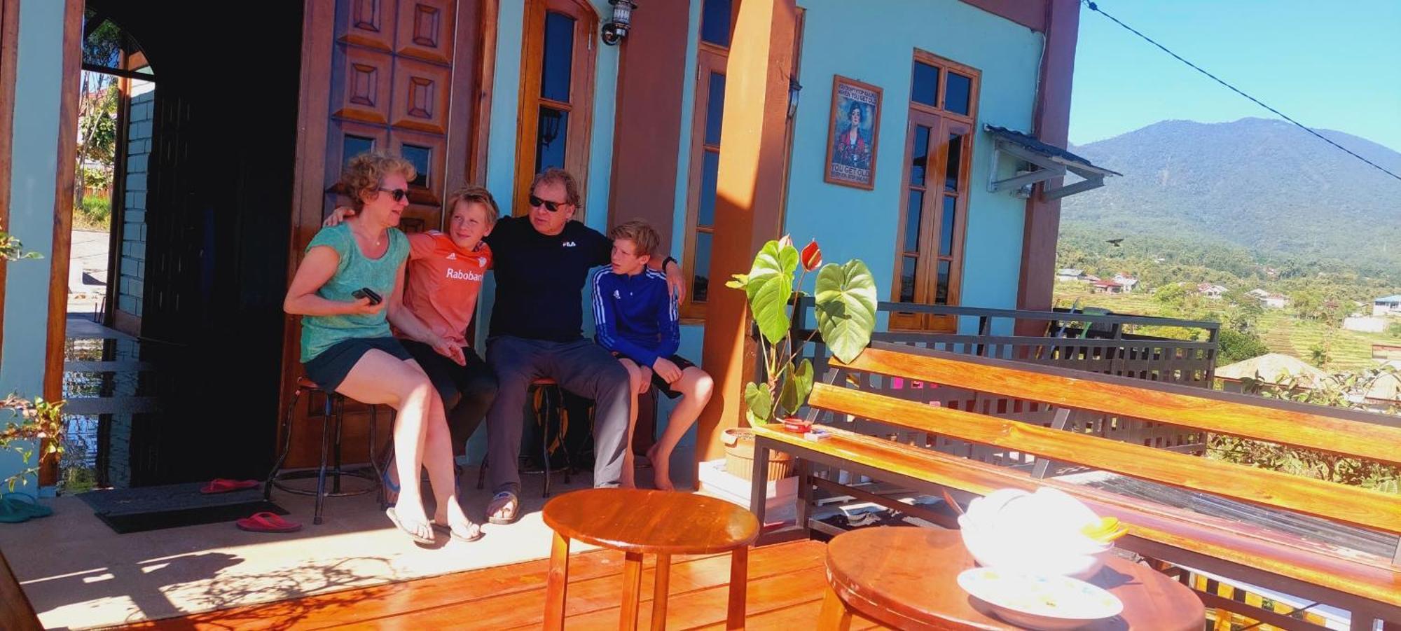 Kopa Hilltop - Family Guest Home Ruteng Buitenkant foto