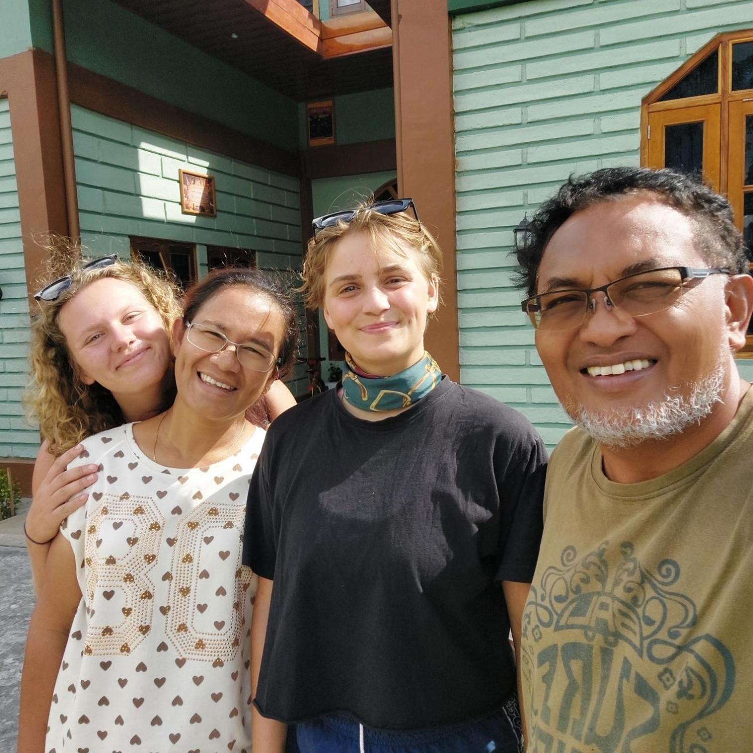Kopa Hilltop - Family Guest Home Ruteng Buitenkant foto