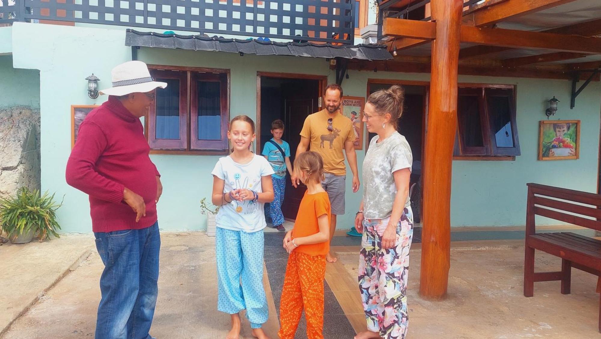 Kopa Hilltop - Family Guest Home Ruteng Buitenkant foto