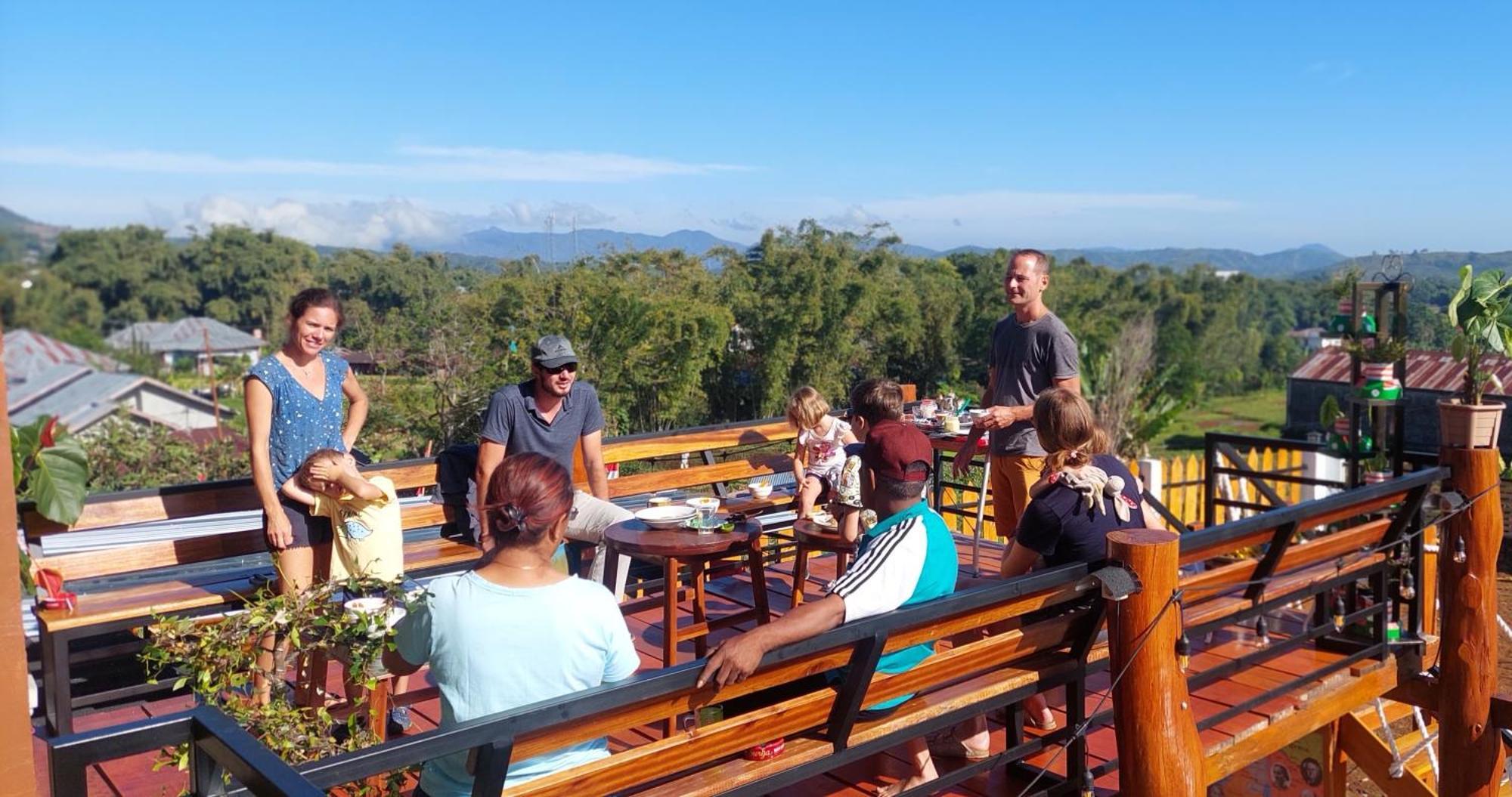 Kopa Hilltop - Family Guest Home Ruteng Buitenkant foto