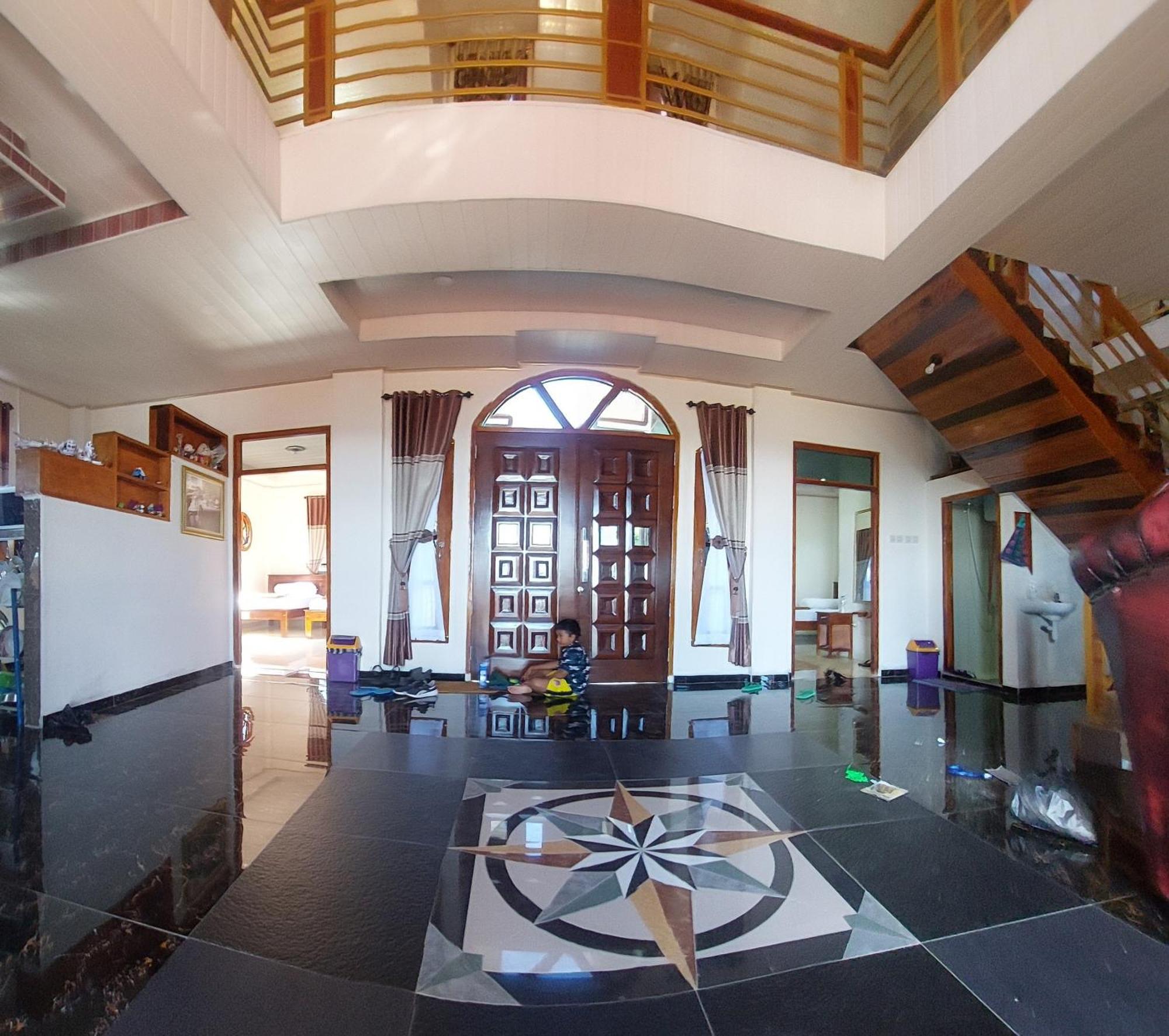 Kopa Hilltop - Family Guest Home Ruteng Buitenkant foto